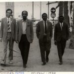 Antonio Cubillo con M. Dos Santos (FRELIMO), Bokari Boiwa (MONALICO) y otro miembro del FRELIMO en Trípoli, noviembre de 1970. IX Conferencia de la Organización de Solidaridad de los Pueblos de África, Asia y América Latina (OSPAA)