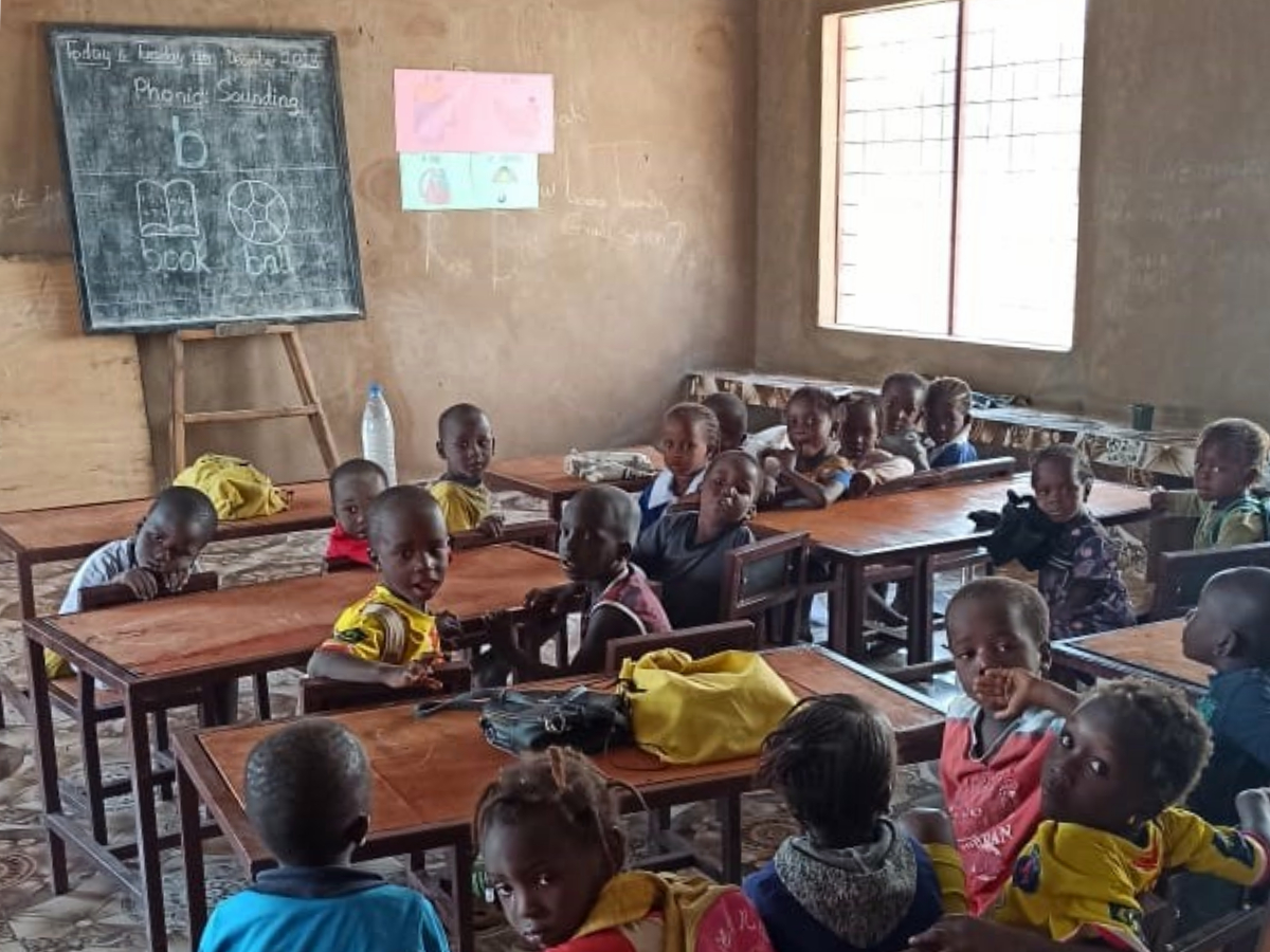 Imagen del centro escolar de Gambia sobre el que se ha actuado.