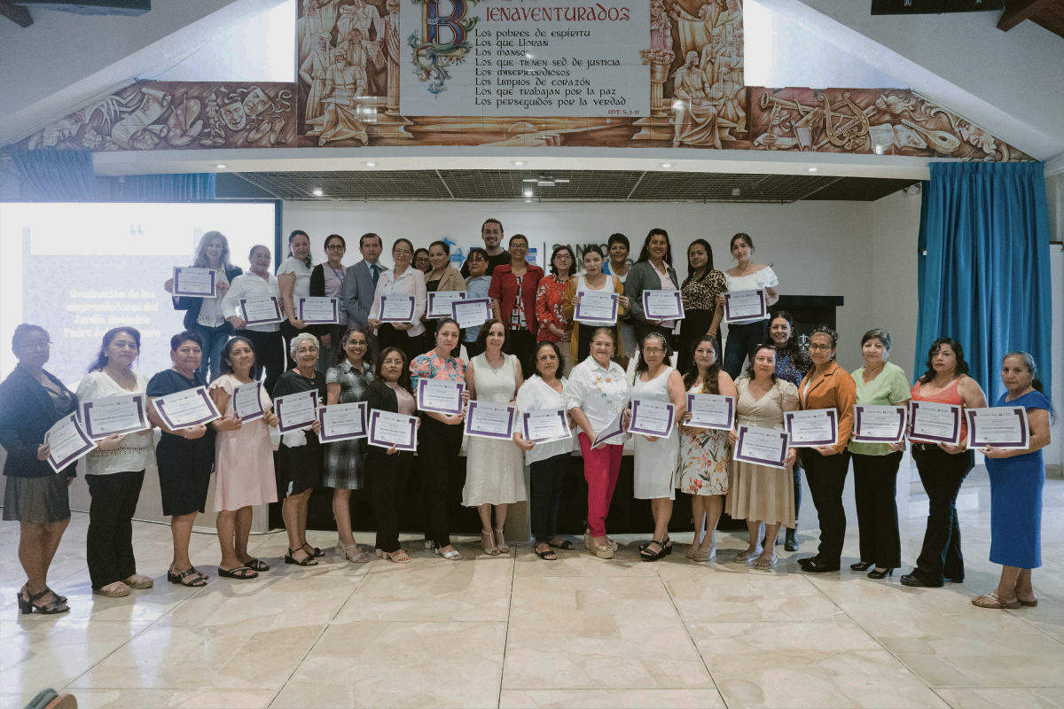 Las 41 mujeres ecuatorianas que recibieron esta formación en la que ha participado la ULL.