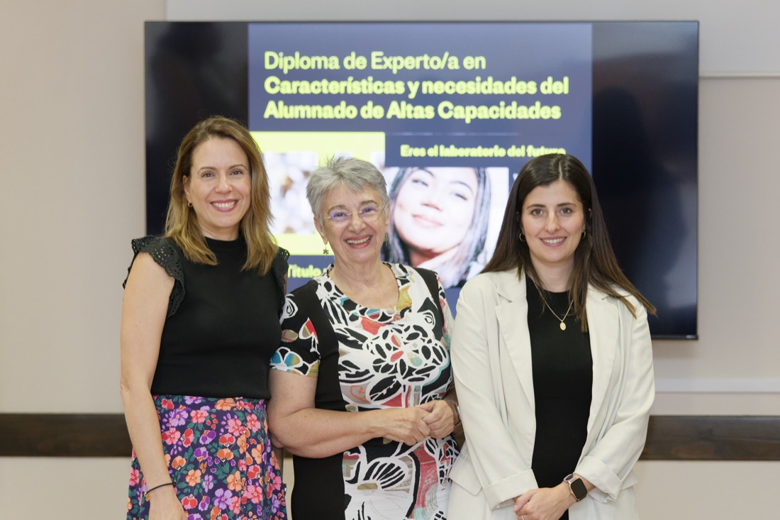 De izquierda a derecha, Elena Rodríguez Naveiras, África Borges del Rosal y Triana Aguirre Delgado.