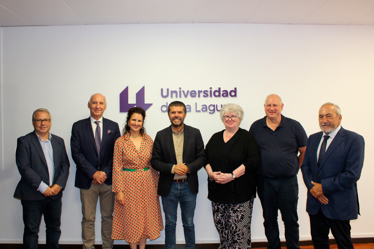 De izquierda a derecha: David Machado, José Luis Pais, Isabel León, Francisco García, Anja y Robert Verbeist y Agustín Castañeyra.