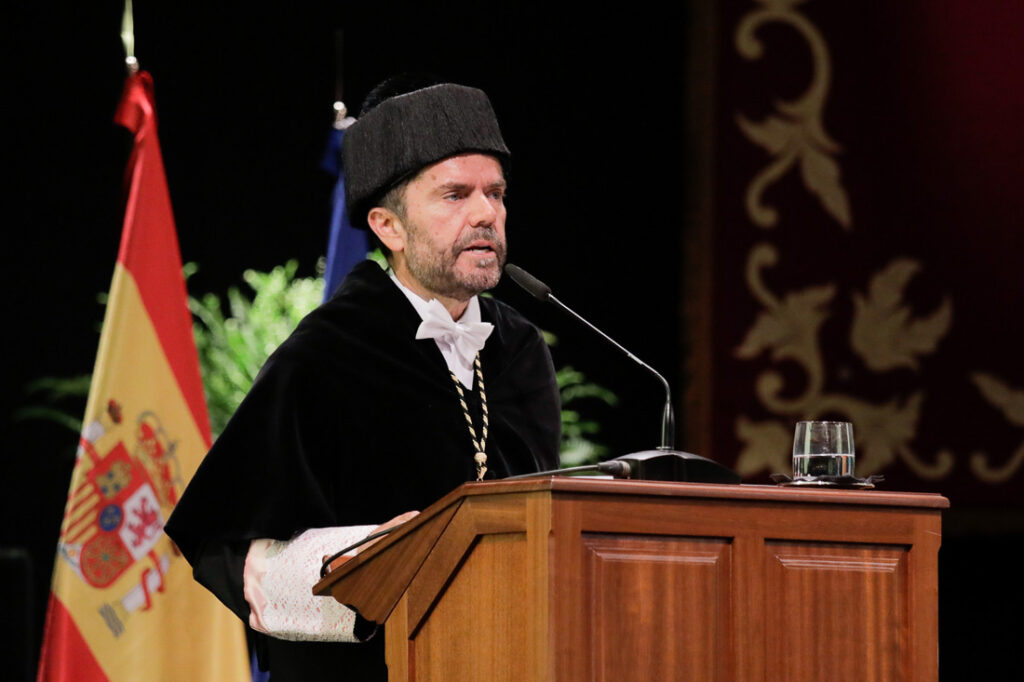 El rector Francisco García durante su intervención.