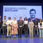 Foto de familia de los premiados y las autoridades: Ben Clark, Pablo Gallego Boutou, Jorge Gálvez, Isabel León (ULL), José Carlos Acha (Cabildo de Tenerife), Sophia Hidalgo, Isabel Castells (ULL), Daniel García Pulido, Mª Guacimara García Hernández y Javier Pérez.