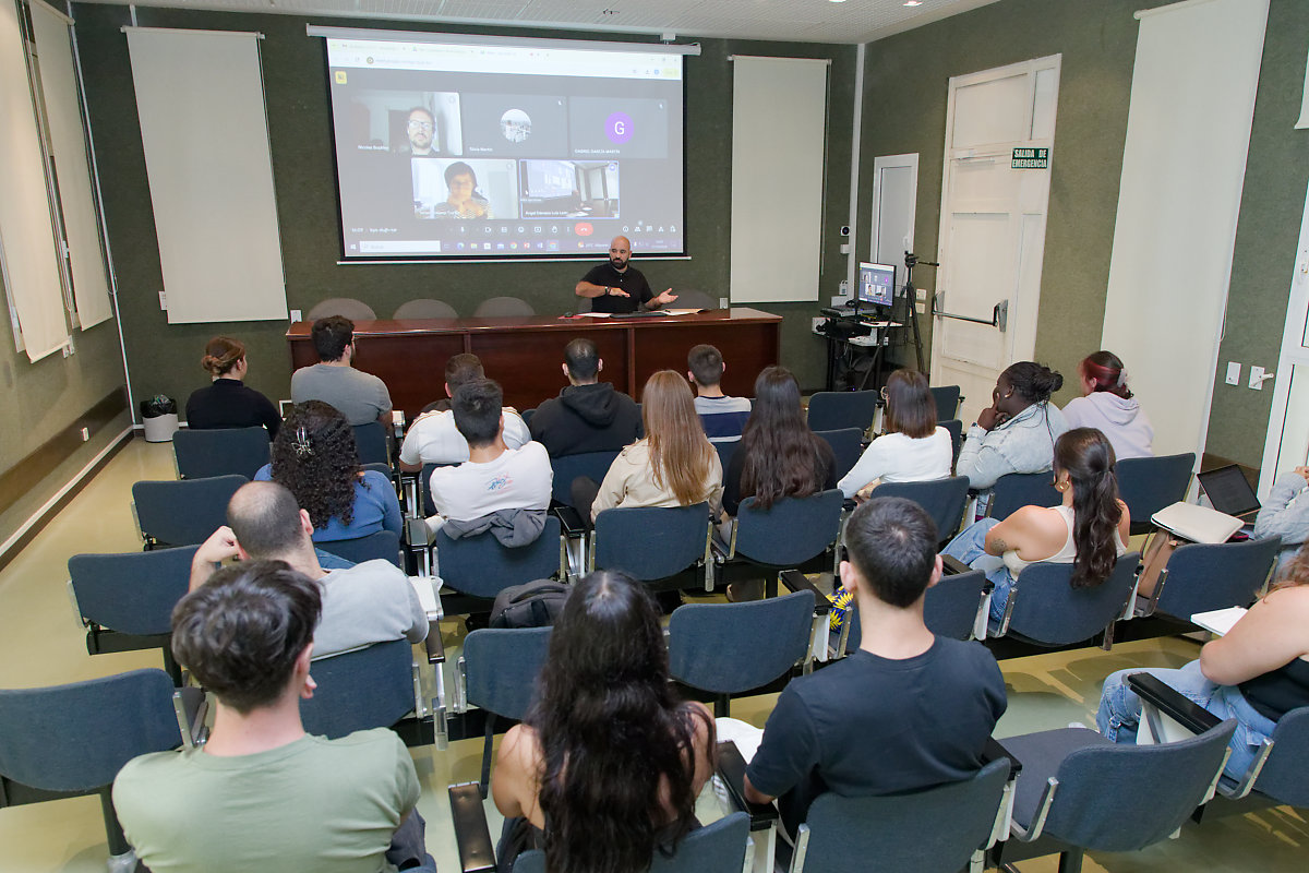 El seminario se desarrolló en el Edificio Departamental de Geografía e Historia, en el Campus de Guajara.