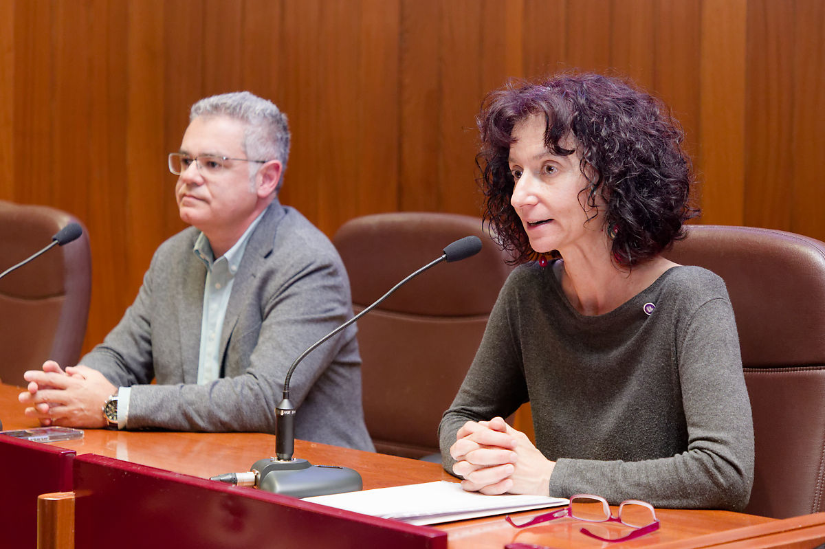 El consejero José Manuel Cabrera y la vicerrectora Rosario Hernández.