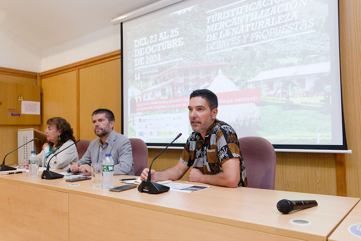 Carmen Jaizme, Francisco García y Alejandro Armas abrieron el seminario.