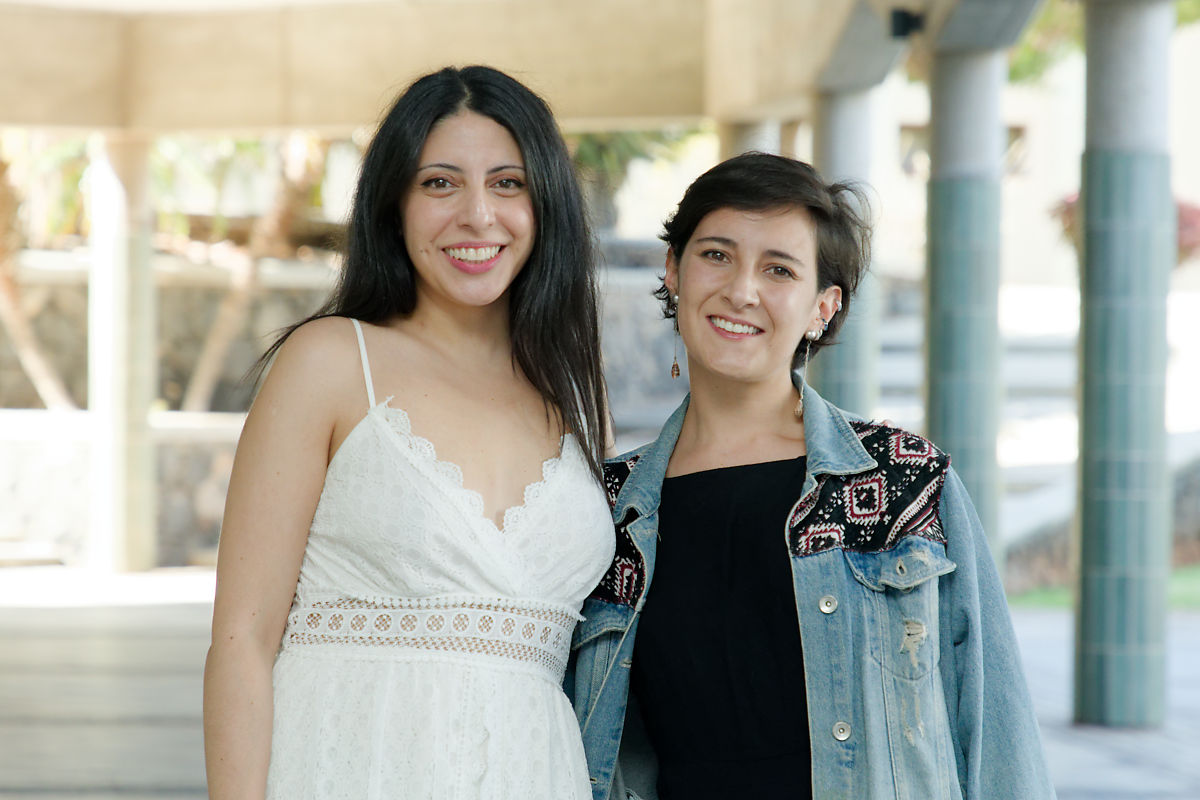 Las escritoras Mónica Ojeda (i) y Natalia García Freire (d) fotografiadas en el Campus de Guajara.