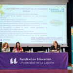 Sara García Cuesta (i), Esther Torrado (c) y Kamila Ferreira (d) al inicio del seminario celebrado en la Facultad de Educación.