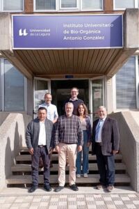 La delegación de la Universidad de Chile con el equipo directivo del IUBO.