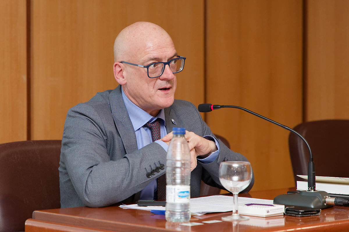 Guiseppe Guerini durante su intervención en la Facultad de Economía, Empresa y Turismo.