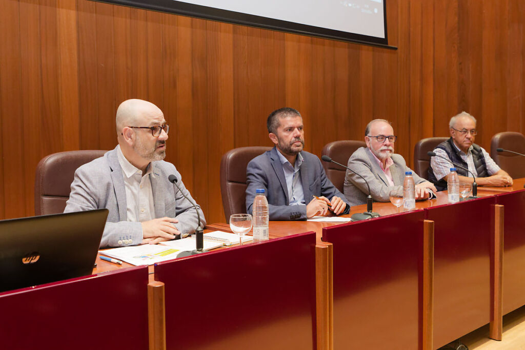 En la mesa inaugural, de izquierda a derecha, Juan José Díaz, Francisco García, José Adrián García y José Andrés Moreno.