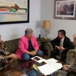 La gerenta, Teresa Covisa; la comisionada, Noelia García; el rector, Francisco García; y el jefe de servicio, Miguel Ángel Herrero, durante la visita.