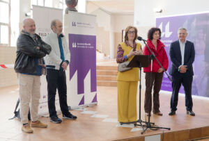 Autoridades presentes en la apertura.